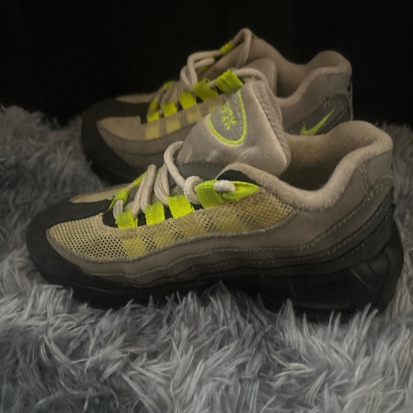 Airmax - Picture 1 of 2